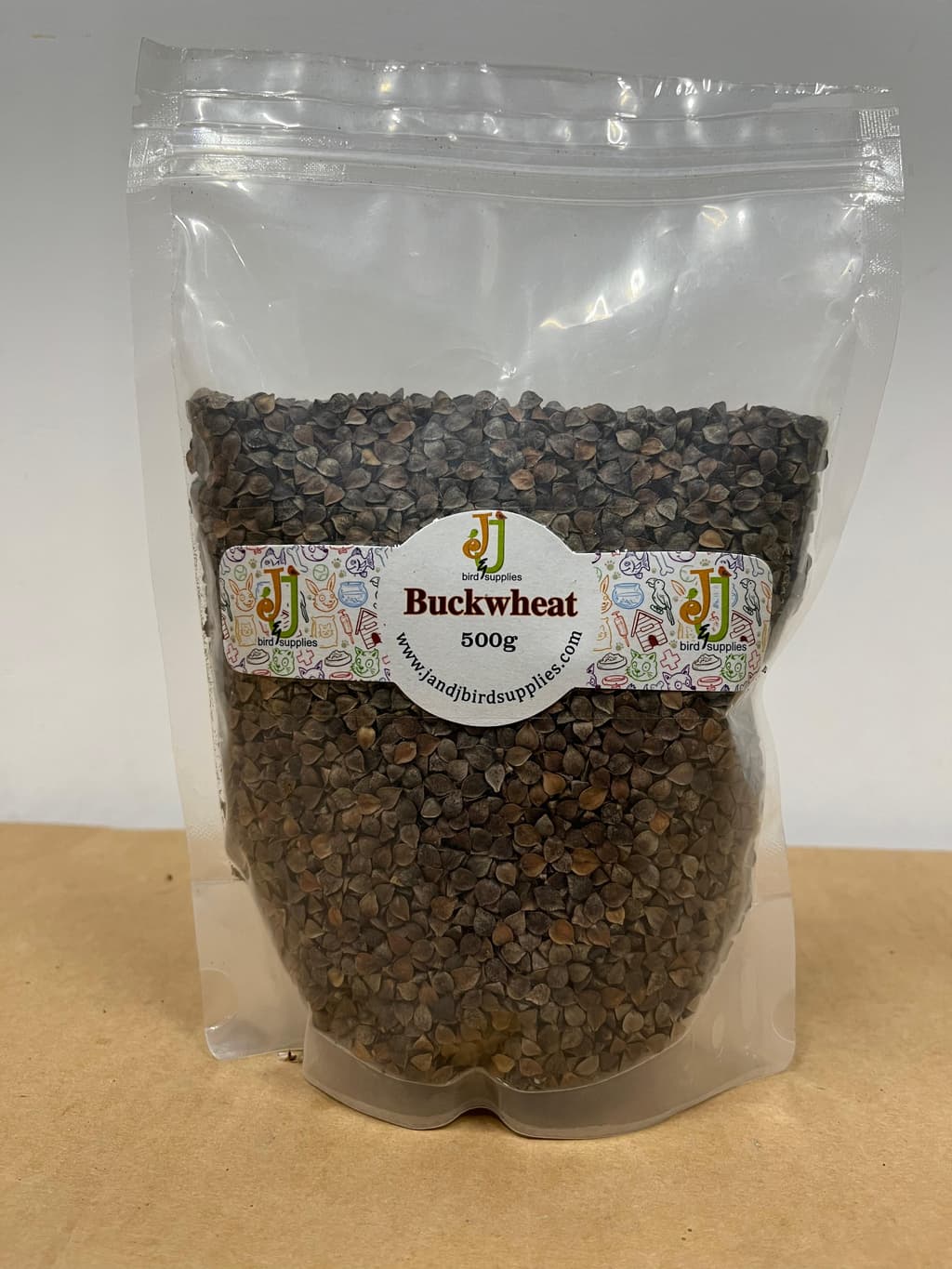 Versele Laga Buckwheat Bird Seed 

 Product Description :

 100% natural bird food, Buckwheat Bird Seed is packed with nutritional benefits and will attract many breeds of birds to