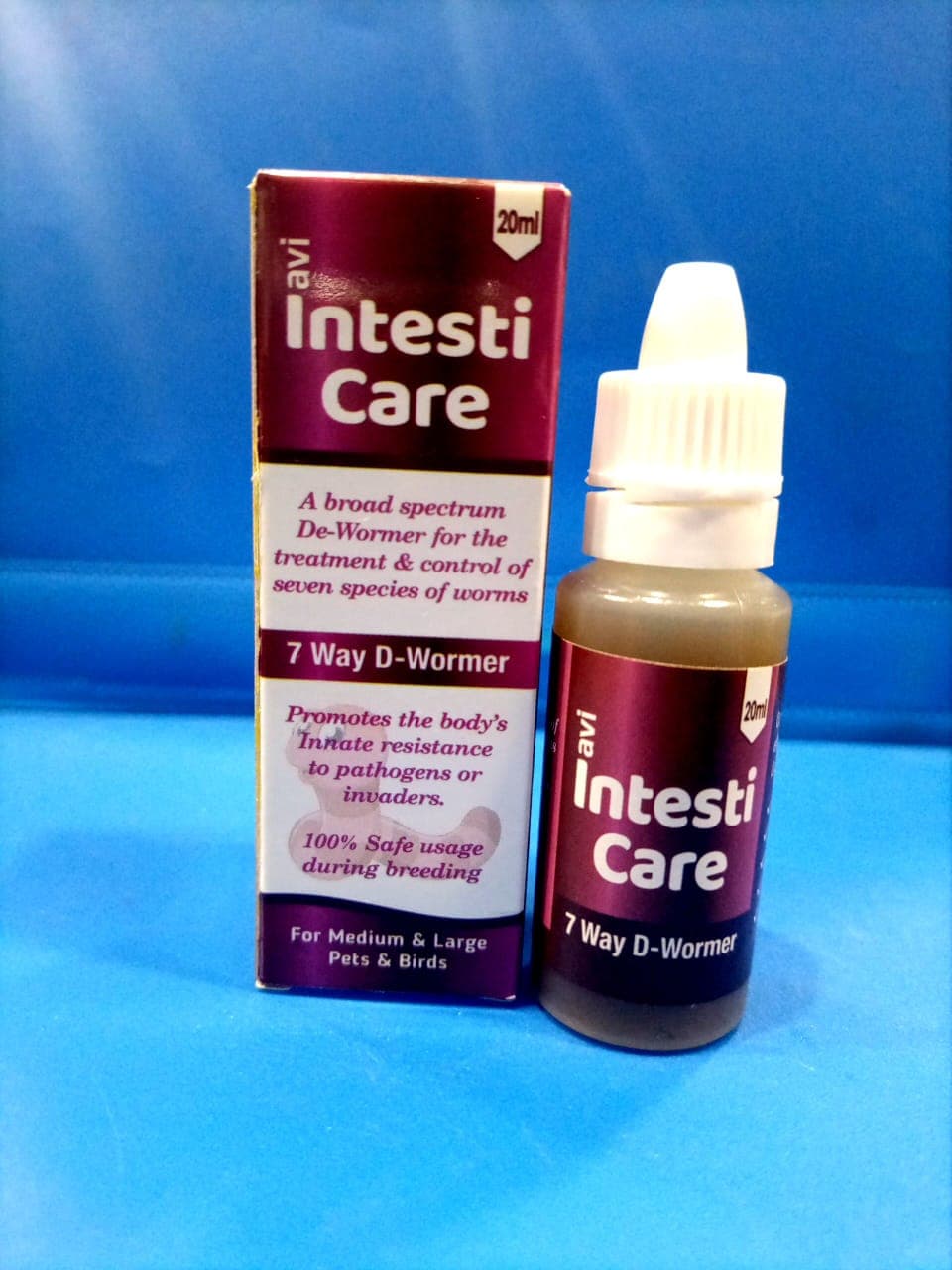 BENEFITS: 
 Our unique combination
 effectively kills all intestinal
 & crop worms including
 Thread Worms: 
 Capıllaria
 Tapeworms: Raillietina,
 Choanotaenia. Dipylidium
 caninum