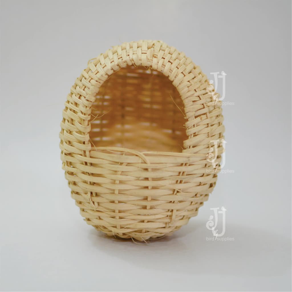Hand Made

 Natural Material

 Ideal Shape & Size

 Metal Hooks for Easy Cage Attachment

 Hand woven bamboo nest for finch . breed well in natural environment and J&J bamboo nest 