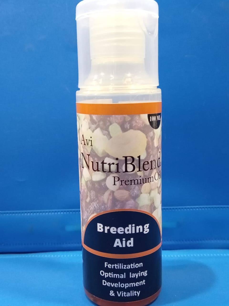 Avi Nutri Blend Oil 

 Combination of 25 Oil extracts. 

 Essential vitamins, minerals, omega-3, omega-6. 

 Excellent source of energy. 

 Enhance Breeding capacity. 

 Helps achi